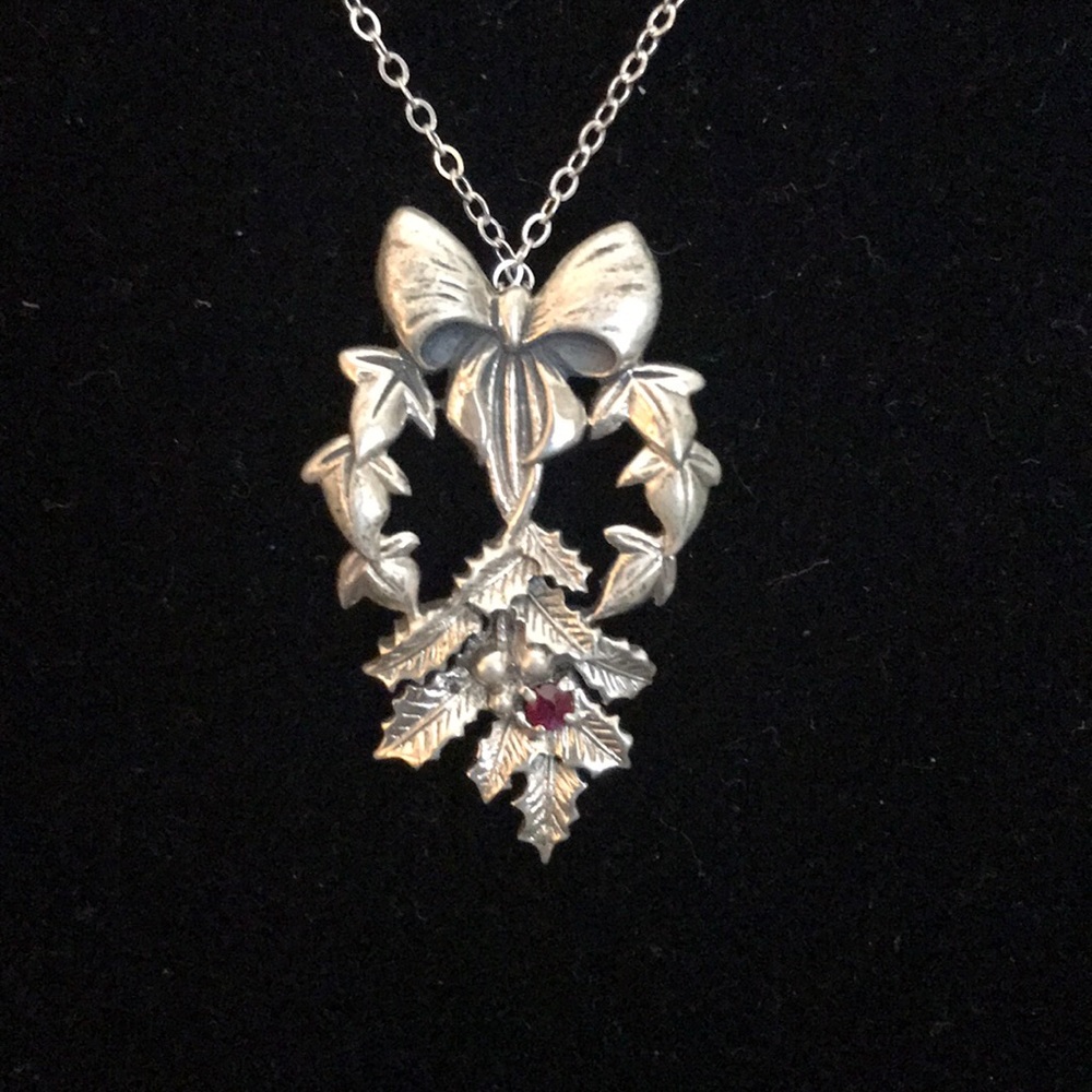 Vintage sterling bow leaf necklace FM82 Vintage Franklin mint 1982 small ruby.
